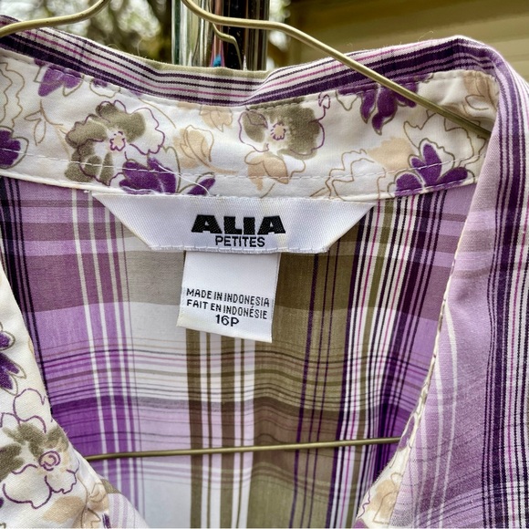 Plaid Alia blouse, floral cuffs - Picture 2 of 3